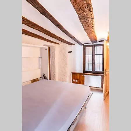- Joli No 4 Au Centre De La Vielle Ville Appartement *